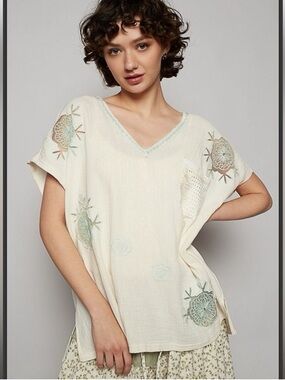 POL White and Green Flower Embroidered Oversized Gauze V-Neck Women's Top Sz M